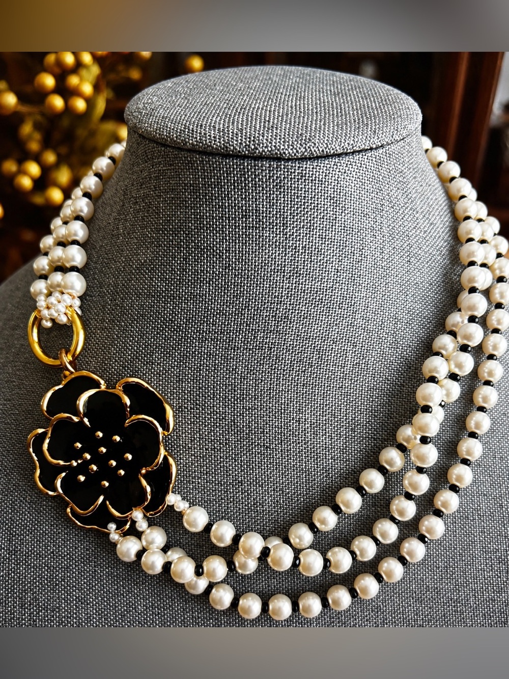 Vintage Pearl Flower Pendant Statement Necklace